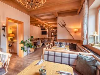 04. Catered chalet Alpensport Saalbach Hinterglemm Eetruimte