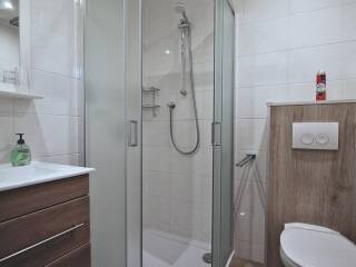 07. Catered chalets Saalbach Hinterglemm Alpensport Badkamer