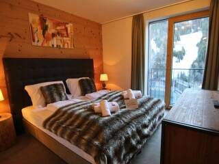 08. Catered chalet Stratus Sankt Anton Kamer met uizicht