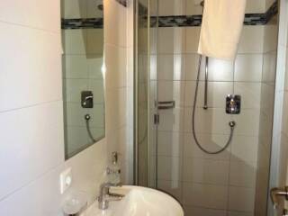 10. Catered chalets Sankt Anton Alber Badkamer 1