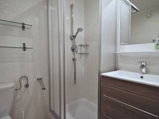 19. Catered chalet Hinterglemm Saalbach Alpensport Badkamer