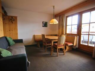 25. Catered chalet Elfriede Fiss Woonkamer Appartement C